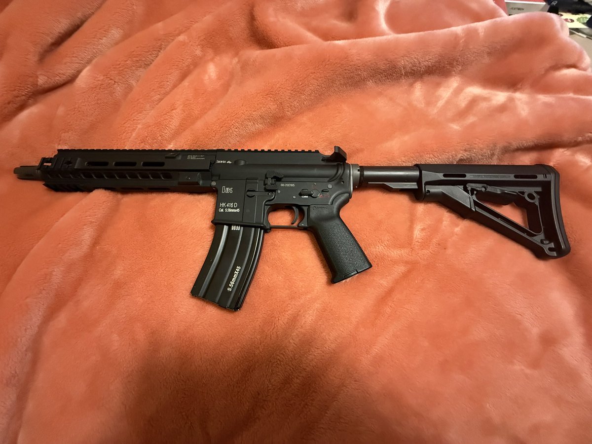 寝る前に久しぶりに銃をガチャガチャしてみる。 WE HK416 Co2 フル刻印