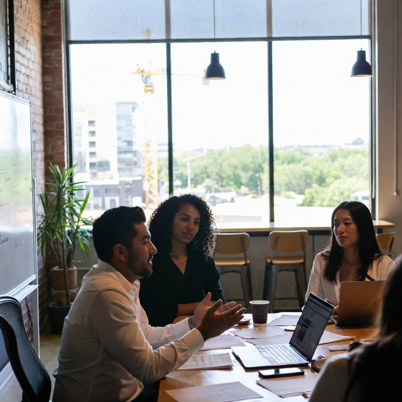 VentureHints's tweet image. 1/3 Best US states for startups in 2025? CA #1: VC gold (49% US total) &amp;amp; tech talent, but high costs. TX #2: Zero income tax, Austin boom—perfect for scaling! 📍💡 

#VentureHints 
#StartupTips 
#Entrepreneurship