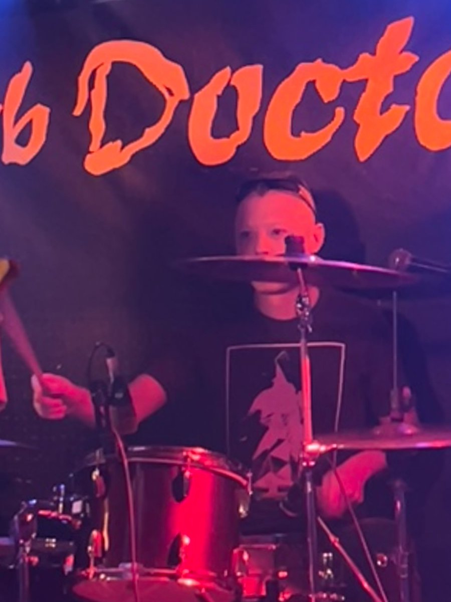 今日は荻窪に向かい、クラブドクターにて…
イチロッカーさんとジュンヤさんの渦のLIVEに行って来ました🎵