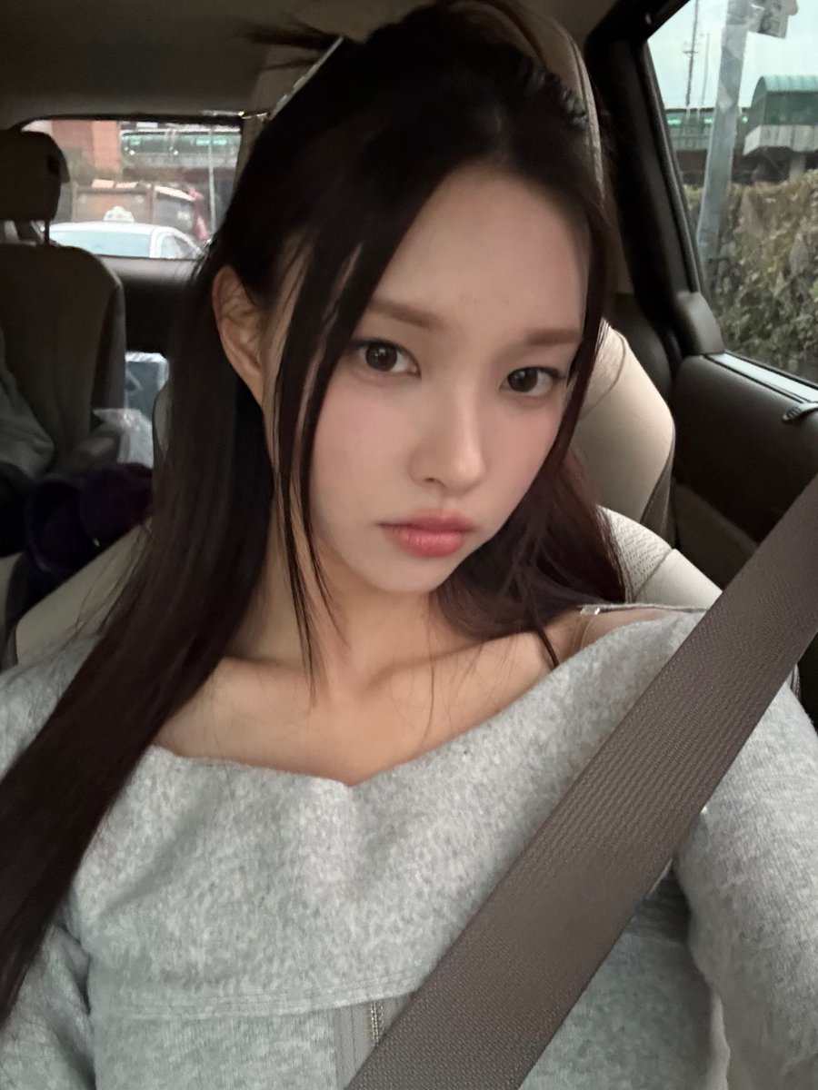 yvnahee's tweet image. she literally comes right from heaven oh my god my angel