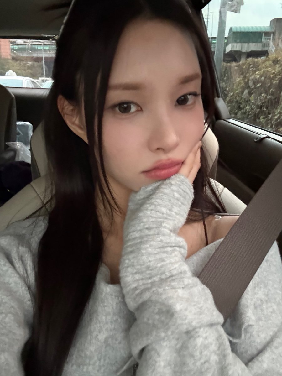 yvnahee's tweet image. she literally comes right from heaven oh my god my angel