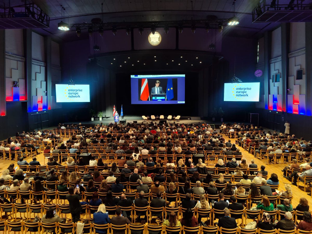 EEN_EU's tweet image. 🔴 Live at #EEN2025

The Network&apos;s Annual Conference is officially underway! 🇩🇰

The opening plenary set the tone for 3 days focused on
🔄 Renewal and collaboration across the Network
✨ Innovation and SME growth
🤝 Stronger connections driving 🇪🇺 competitiveness

#EENCanHelp
