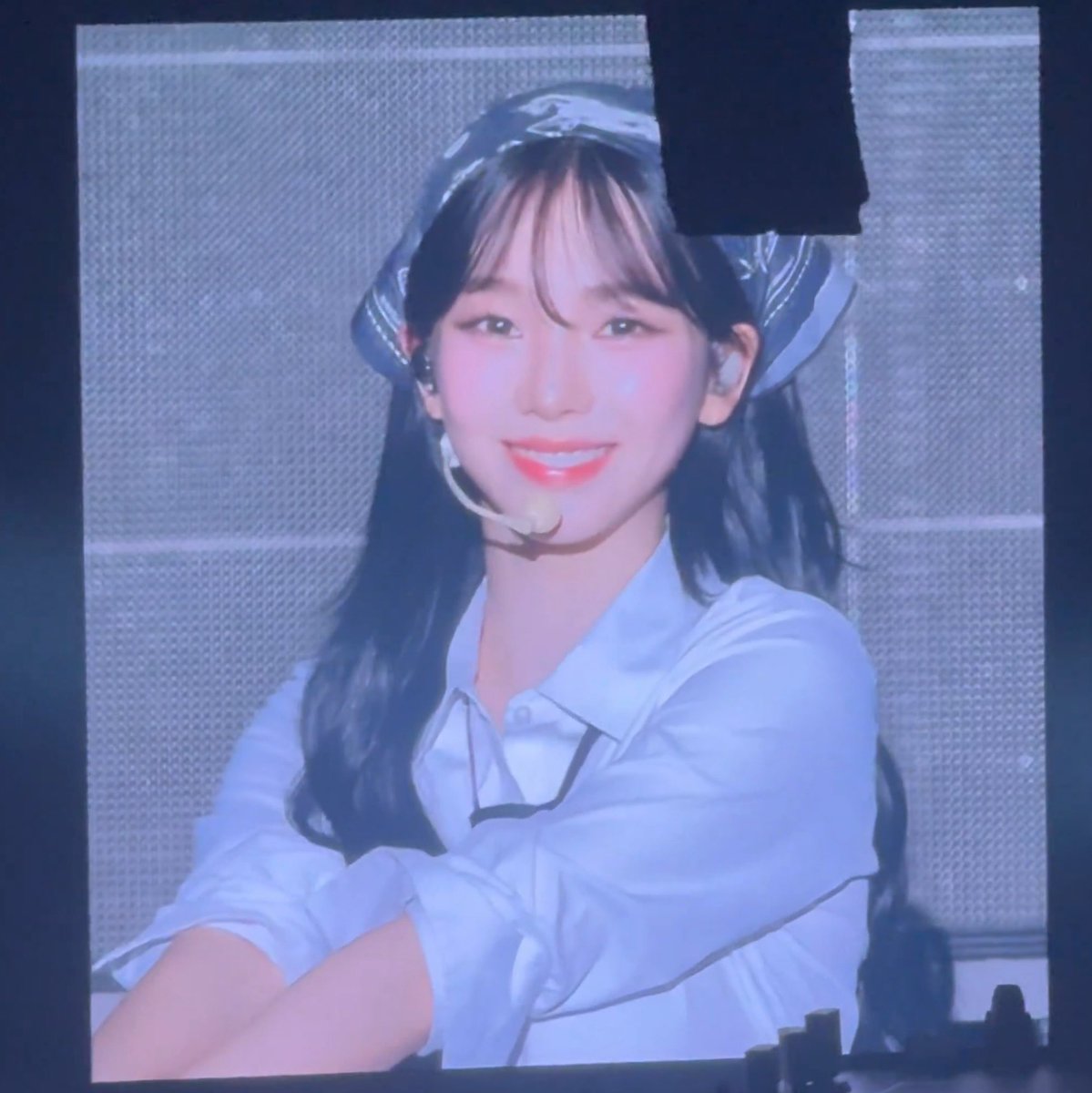 나의카리나님 ㄹㅈㄷ로맨티스트네요

미국에서 무대할때
팬이 오사카콘에서 반다나 굿스터프해줭해서 
카리나가 슥 보고 👌🏻했는데
진짜로 오사카때 반다나하고 나타나심 eva,