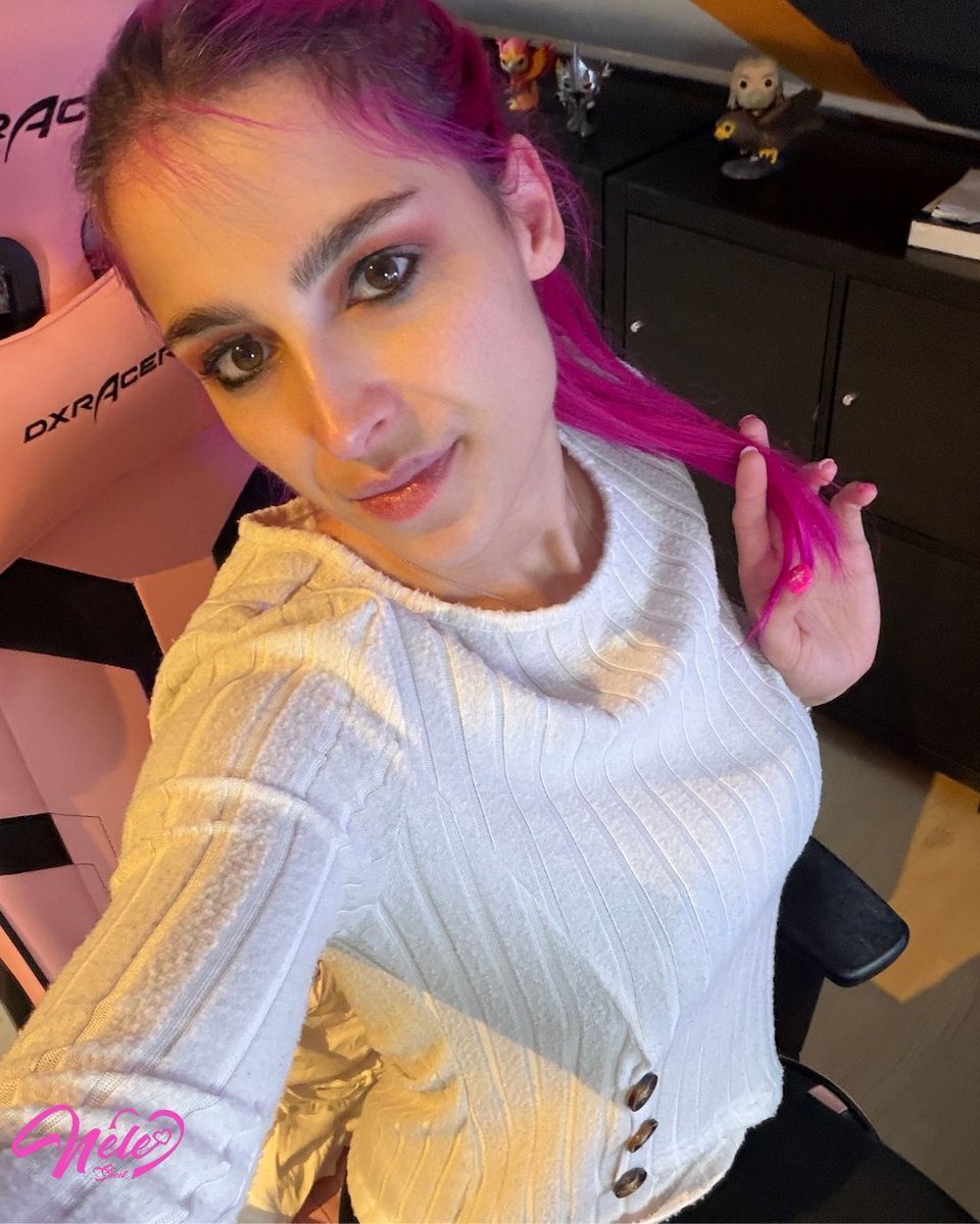 Mittwochmorgen – Kaffee, Schreibtisch &amp; ein Hauch Motivation ☕💻
Ich geb mein Bestes…
aber ein bisschen Tagträumen ist erlaubt, oder? 😇

#midweekmood #coffeetime #deskready #softstart #wednesdayvibes