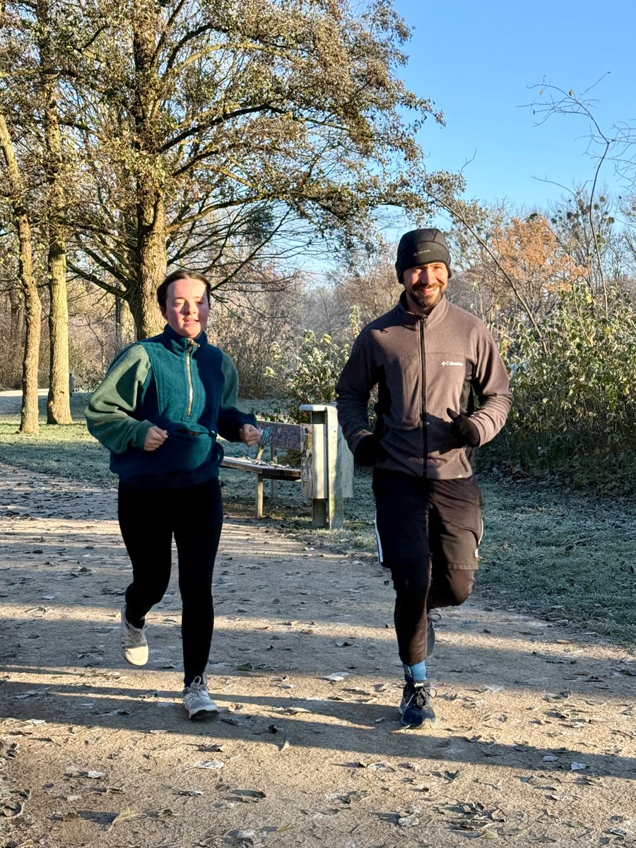 #kiesseeparkrun Ausgabe 276

🗓️ 22.11.2025
🌡️ ⛔️5️⃣ Grad Celsius ☀️
🏃‍♀️ 6️⃣7️⃣ Teilnehmende 👏
3️⃣3️⃣5️⃣ km absolviert
🦺 1️⃣4️⃣ Freiwillige 🧡
👋 4️⃣ Erstteilnehmende am Kiessee
⏱️ 5️⃣ neue PBs

📸 photos.app.goo.gl/rT9c1im2SrYguc…

#liebeparkrun #DFYB #goettingen #loveparkrun #parkwalk