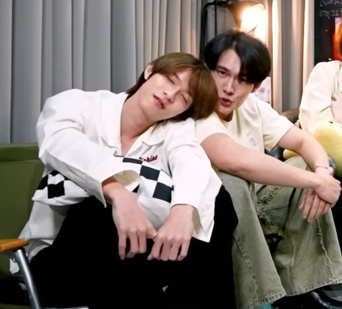 ppoohktlover's tweet image. Nothing feels softer than Pooh leaning onto Pavel comfortably and at total ease. that&apos;s his safe place🥹💗

#ppoohkt #pavelphoom #poohpavel