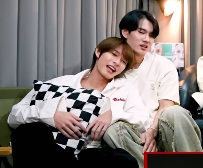 ppoohktlover's tweet image. Nothing feels softer than Pooh leaning onto Pavel comfortably and at total ease. that&apos;s his safe place🥹💗

#ppoohkt #pavelphoom #poohpavel