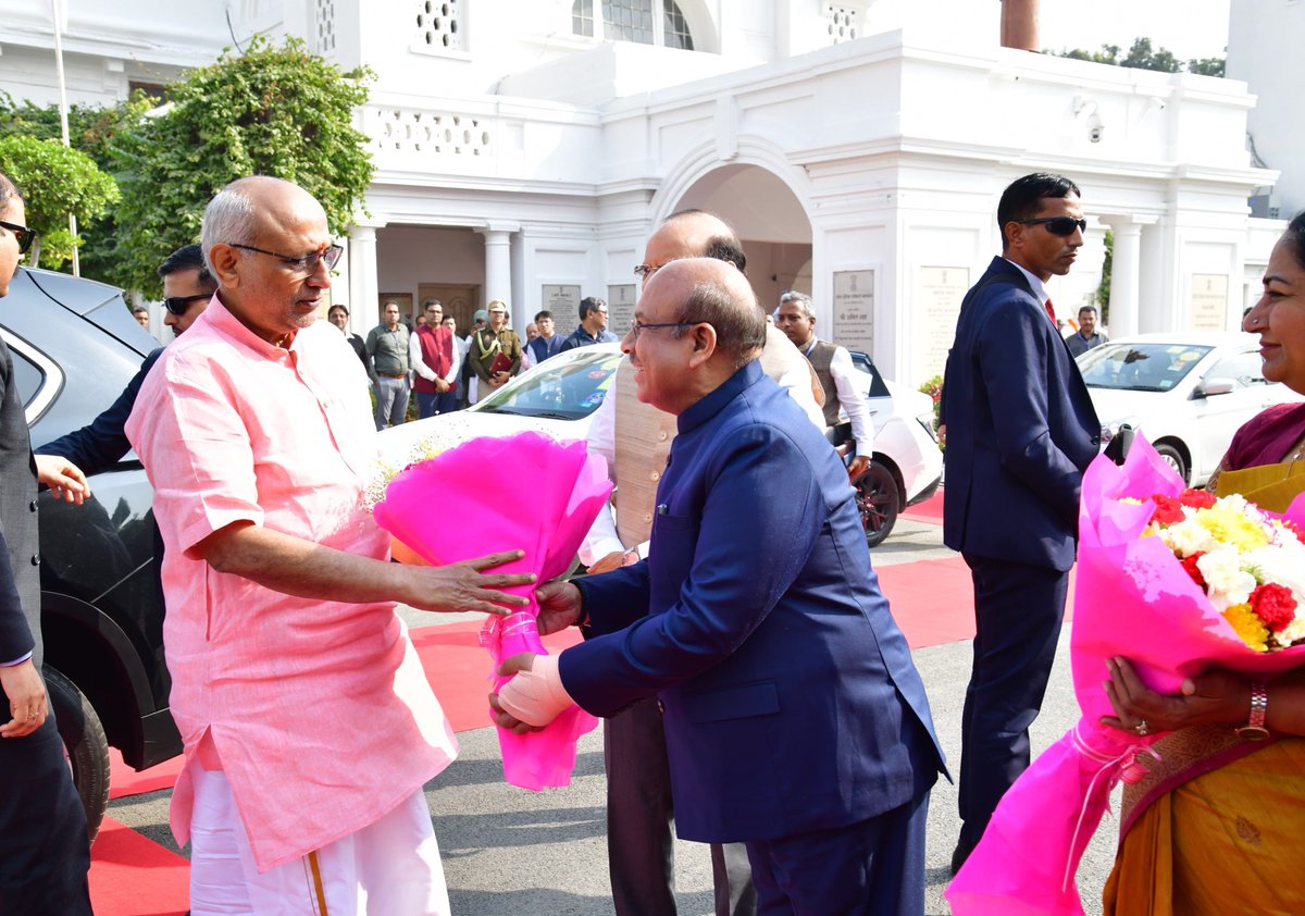 Gupta_vijender's tweet image. संविधान दिवस के अवसर पर दिल्ली विधानसभा में आयोजित &apos;संविधान दिवस समारोह&apos; कार्यक्रम में माननीय उपराष्ट्रपति श्री सी.पी. राधाकृष्णन जी के आगमन पर उनका हार्दिक स्वागत एवं अभिनंदन किया।

@CPR_VP 
@VPIndia