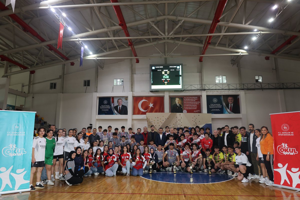 📣 2025–2026 Okul Sporları | Genç Erkek &amp; Genç Kız Hentbol

Genç Erkek ve Genç Kız Hentbol Müsabakaları, final maçlarıyla sona erdi. Turnuvaya katılan tüm okullarımıza teşekkür ediyor, gruplarda ilimizi temsil edecek takımlarımıza başarılar diliyoruz. 🤾‍♂️🤾‍♀️🔥

İl Müdürümüz Hüseyin