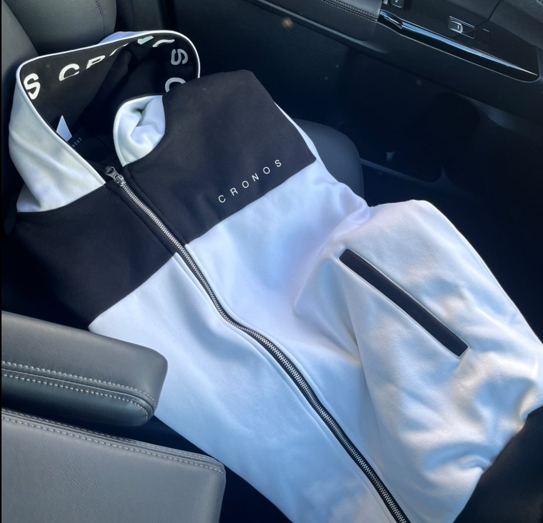 TOMOKEN722128's tweet image. このパーカー魔裟斗も着てたぁーん❤️
バチクソかっこいーーーん😍😍😍
 #クロノス  #CRONOS  #買えて良かった  #ラスト1  #魔裟斗好き