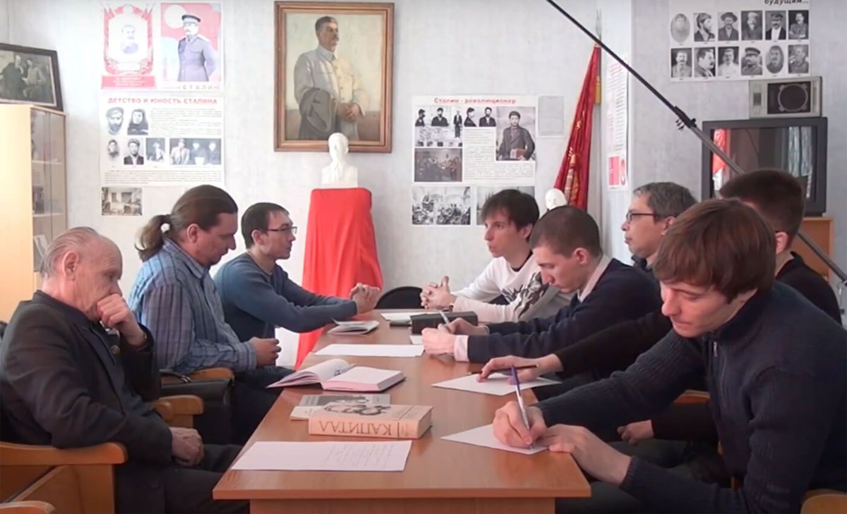 mediazzzona's tweet image. Уфимским марксистам запросили от 20 до 24 лет заключения. Их обвинили в подготовке к свержению власти после того, как к кружку присоединился провокатор из ДНР

Как стало известно «Медиазоне», прокуратура просит приговорить ветерана Донбасса Рината Буркеева и пенсионера Юрия…