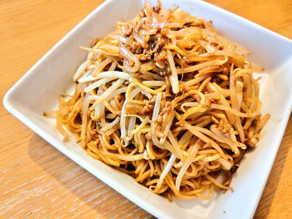 mimoiroblog's tweet image. ひき肉ともやしの焼きそばΨ( &apos;ч&apos; ☆)
 #おうちごはん
