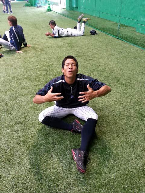 hiramet's tweet image. ハマのガッツマン、桑原将志！
新人時代の写真をまだ持ってるくらい、ファンで応援していました！
またベイスターズで待ってる！
#baystars️️️️