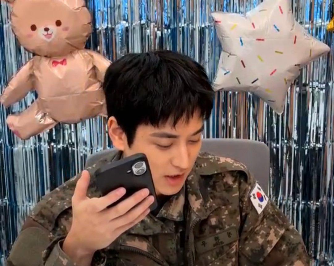 chanwoo’s so handsome &amp; d amn that uniform makes him 1000x hotter 😭

CHANWOO IS BACK
#WelcomeBackChanwoo 
#CHAN <a href="/iKON_chan_w000/">정찬우</a>
#iKON <a href="/iKONIC_143/">iKON GLOBAL iKONIC</a>