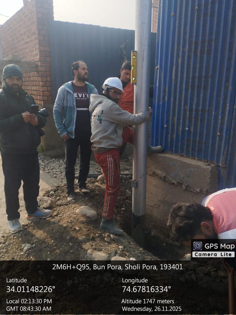 kpdcloffice's tweet image. Strengthening your power supply!

Pole erection at Sholipora &amp;amp; DTR structure upgrades at Nishat F1 underway under RDSS. 

Brighter days ahead!  

#PoweringProgress #RDSS