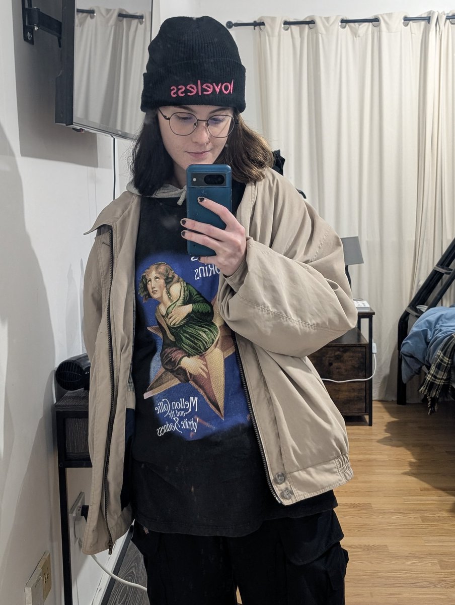 slothdive's tweet image. solo somos yo y mi fuckass gorro conmemorativo de cinco mil euros para terminar de ser jesse pinkman y financiarle el geriátrico premium y los implantes a mi peloestufa favorito kevin shields