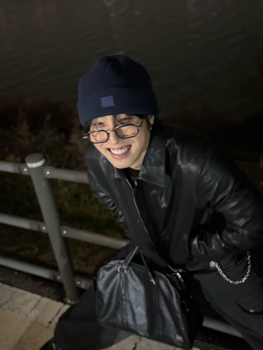 hanttps's tweet photo. why did jisung randomly decided to do a genre shift https://t.co/VTAQjXs5iD