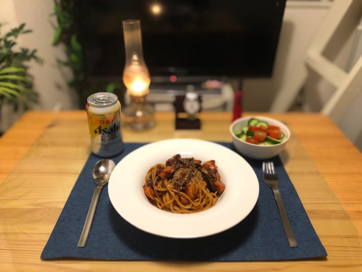 こんばんは

ごはん日記
11月26日 水曜日 夜

茄子とチョリソのスパゲティ･ボロネーゼ
サラダ

茄子は1本、チョリソは3本
スパゲティは80gです