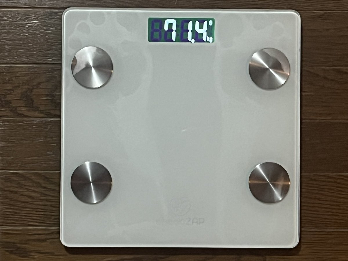 sVUUdfLUlmCBhTG's tweet image. 1セット:トレッドミル:1439kcal
時速:10.2km/h 時間:65:48秒

昨日の体重:72.5kg
今日の体重:71.4kg

体脂肪率:17.6%　
除脂肪体重:58.8kg
BMI:22.3
基礎代謝:1677kcal
内臓脂肪Lv:6.0
骨格筋率:43.9%
体水分:56.0%
#chocoZAP
#ダイエット仲間募集中
#トレッドミル
#ランニングマシン
#毒親育ち