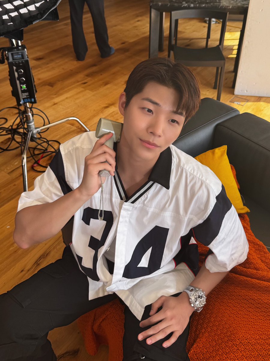 GHOST9OFFICIAL's tweet photo. [📸]

오늘도 ‘우주’급 에너지로! 

#GHOST9 #고스트나인
#SONJUNHYUNG #손준형
#비글루 #Vigloo #로맨틱아일랜드 https://t.co/GHtlnfTh3W