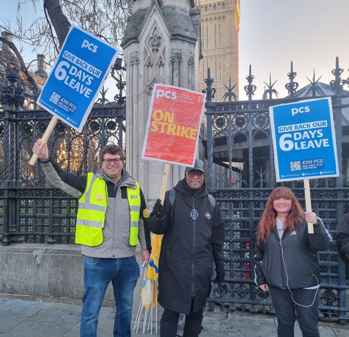 pcs_union's tweet image. #PCS members who are security staff in the Palace of Westminster are on strike today, #Budget2026 - over their terms and conditions, including the loss of 6 days&apos; paid annual leave/rest days.
The picket line has been visited by PCS general secretary Fran Heathcote, national…