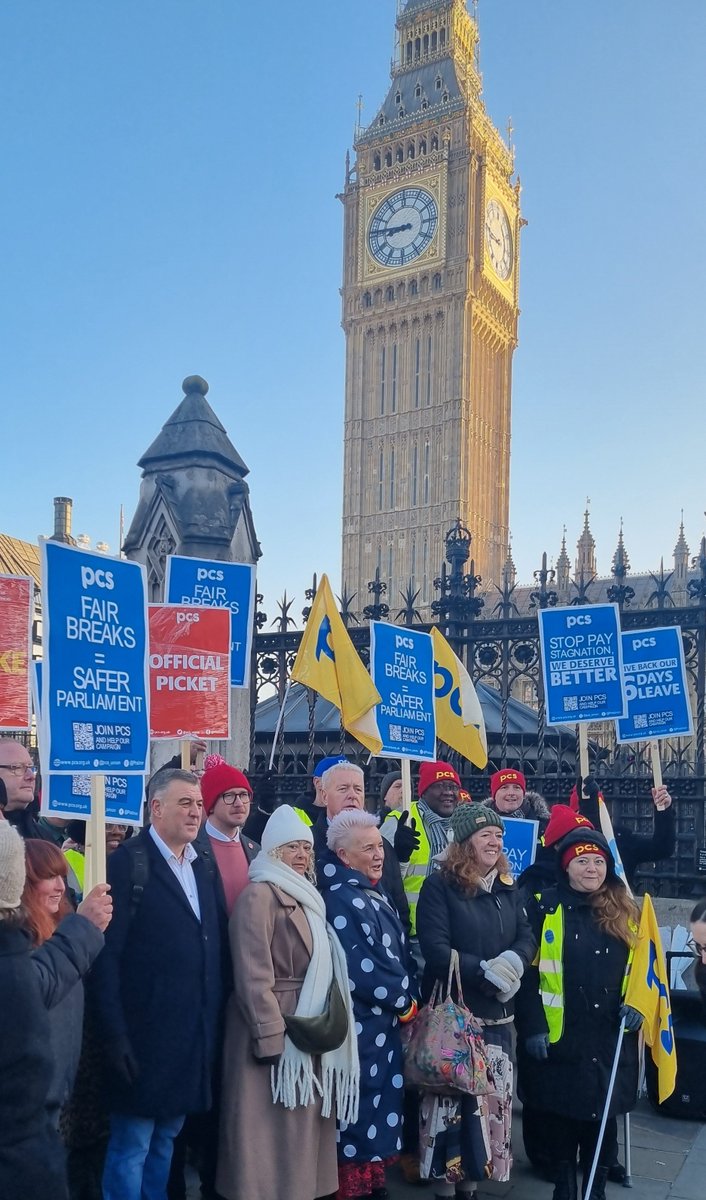 pcs_union's tweet image. #PCS members who are security staff in the Palace of Westminster are on strike today, #Budget2026 - over their terms and conditions, including the loss of 6 days&apos; paid annual leave/rest days.
The picket line has been visited by PCS general secretary Fran Heathcote, national…