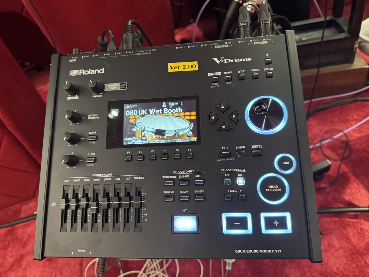 FuyuMusic's tweet photo. ROLAND VAD716
めちゃくちゃ良い
過ごすぎる😳
レコーディング楽しみ🔥
Wow @MyRoland
VAD716 is unreal 😲
Feels and sound killin’🥁
Can’t wait to record with them🔥
#roland #vad716 #edrum #future https://t.co/oyYHaba8TZ