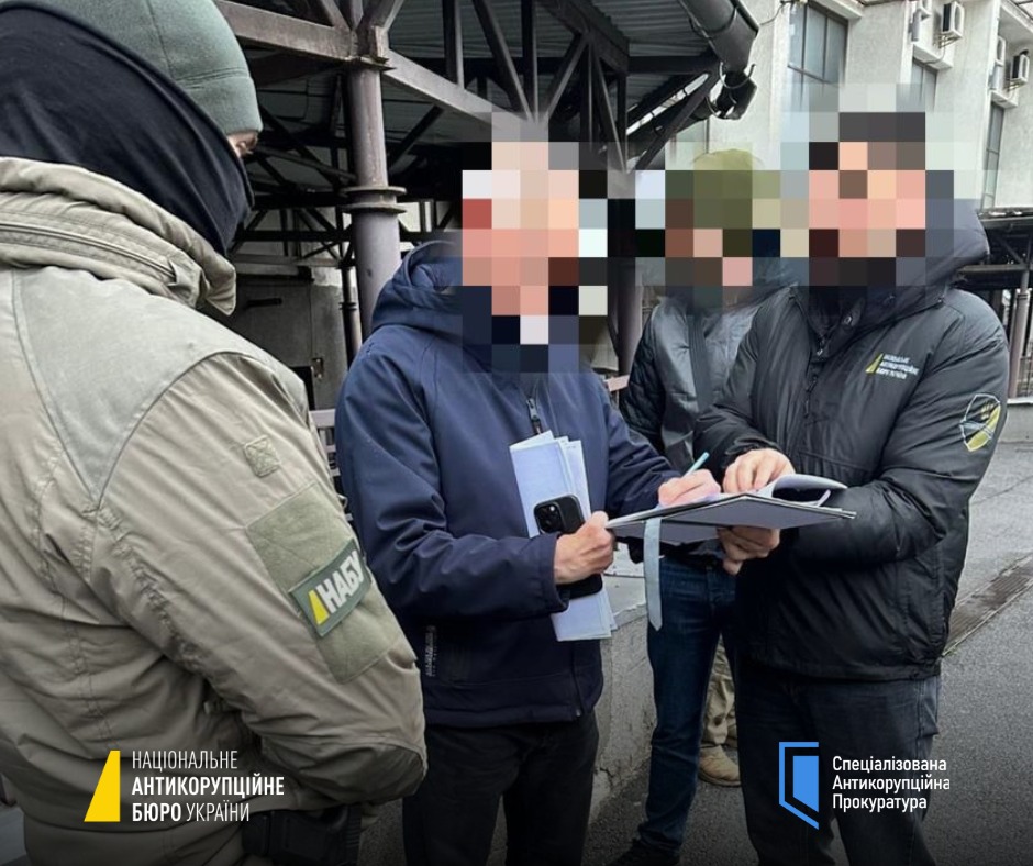 ⚡️#НАБУ і #САП викрили організовану групу на чолі з керівником Департаменту житлово-комунального господарства Донецької ОДА, яка заволоділа понад 140 млн грн. Ці кошти призначалися для забезпечення теплом і водою трьох населених пунктів Донеччини👉short.nabu.gov.ua/l5LPSh