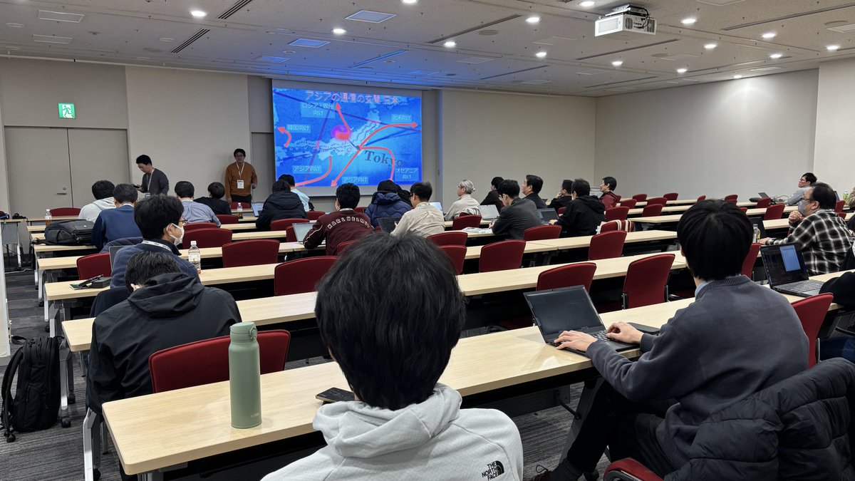 InternetWeek_jp's tweet image. #InternetWeek_jp 2日目も日が暮れたらBoFです。DNSOPS.jp、Peering in Japanは前の関連セッションと同じ部屋で。IRS BoFは違いますが、アジェンダバッシングから。DNSOPSはアジェンダばっちり決まってスタート。Peeringはテーマ提示だけで皆さん思い思いに語り始め。それぞれの議論です