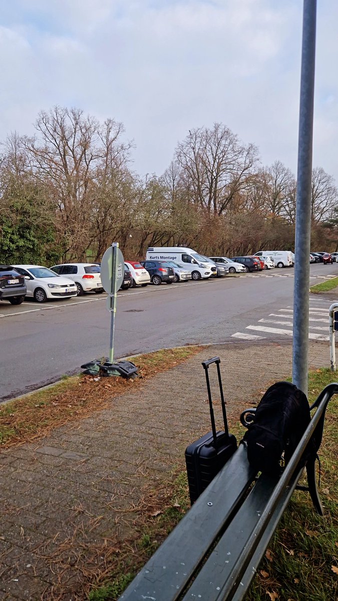 VikingonRails's tweet image. Zo! Tijd voor een klein treintripje weer! 🤗😍

Als #DeutscheBahn meewerkt Ben ik rond 1:00 thuis 😅

#vikingonrails #worldonrails #createyourownstory #treinleven #bahnreisen #interrail @Interrail