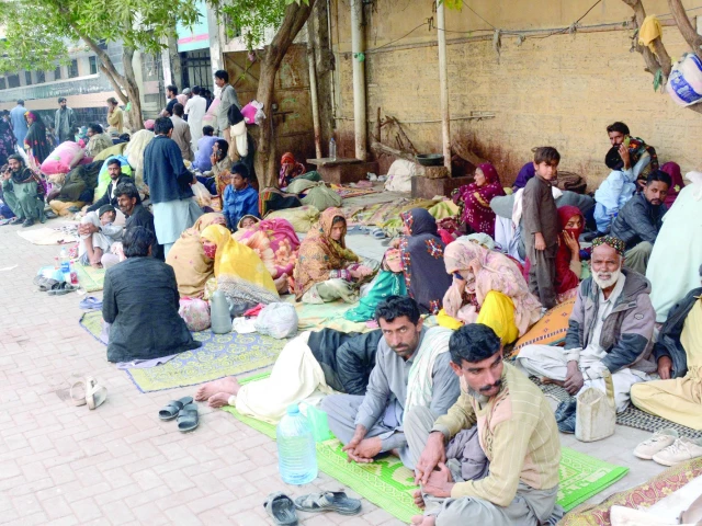 YunusKashmir's tweet photo. #Sindh’s public hospitals remain broken even after 70 years. Centres lack MRI, CT scans, trauma units and basic diagnostics, with key posts vacant. Patients are pushed from one facility to another, exposing #Pakistan’s chronic #healthcareneglect. #SindhHealthCrisis @major_madhan https://t.co/YBXcEkY5kk
