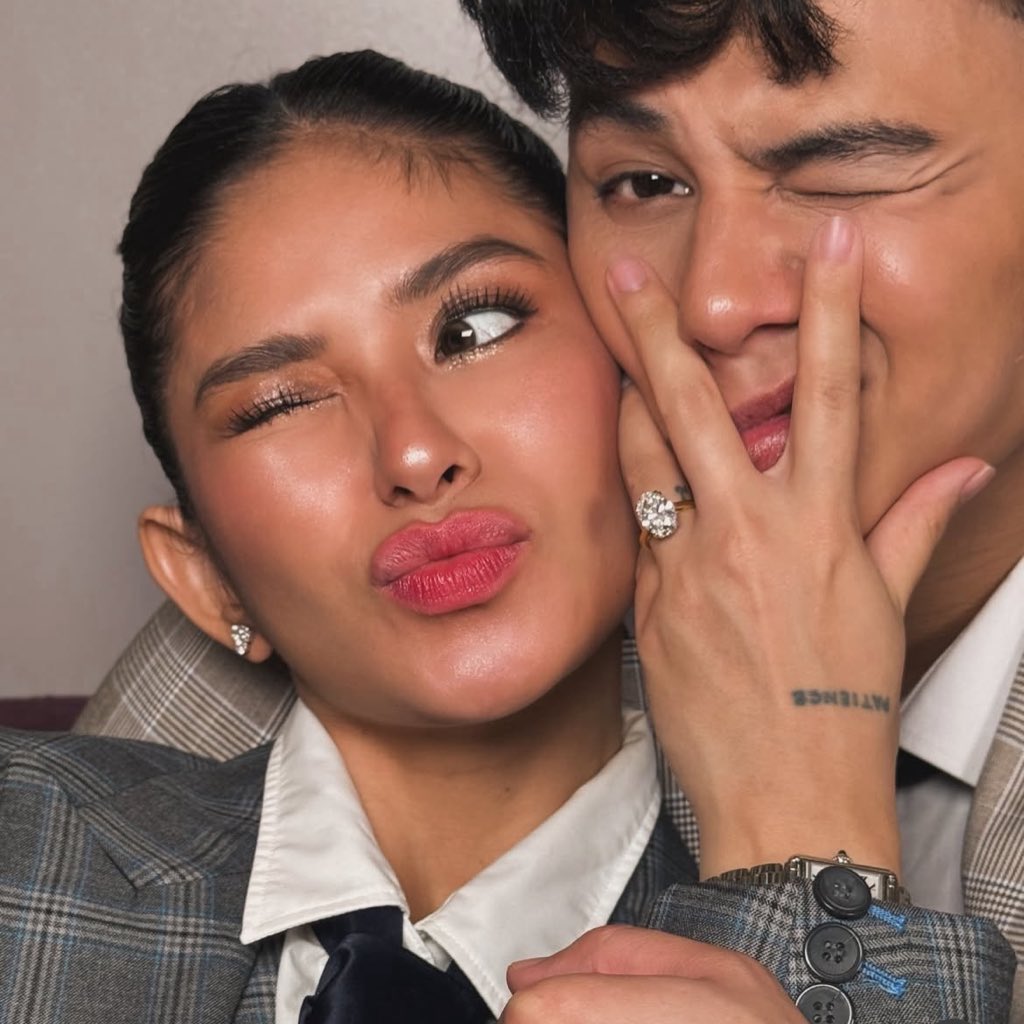 onlyforloinie's tweet image. who would've thought??

LOINIE NINEverENDING LOVE
LOINIE NINEverENDING LOVE
#LOINIE9thAnniBEHsary