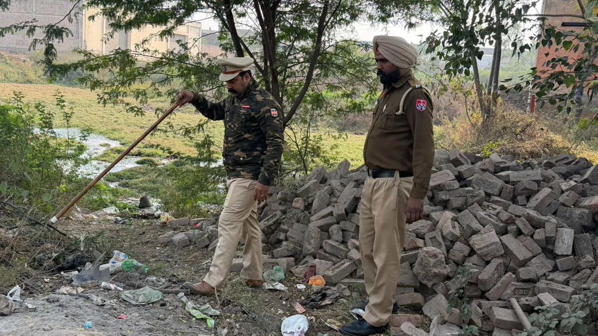 PatialaPolice's tweet image. #CASO operation by PS Kheri Gandian at hotspot, slum and suspicious zones on Saidkheri–Bhoglan Road targeting drug menace.
#PunjabPoliceCASO