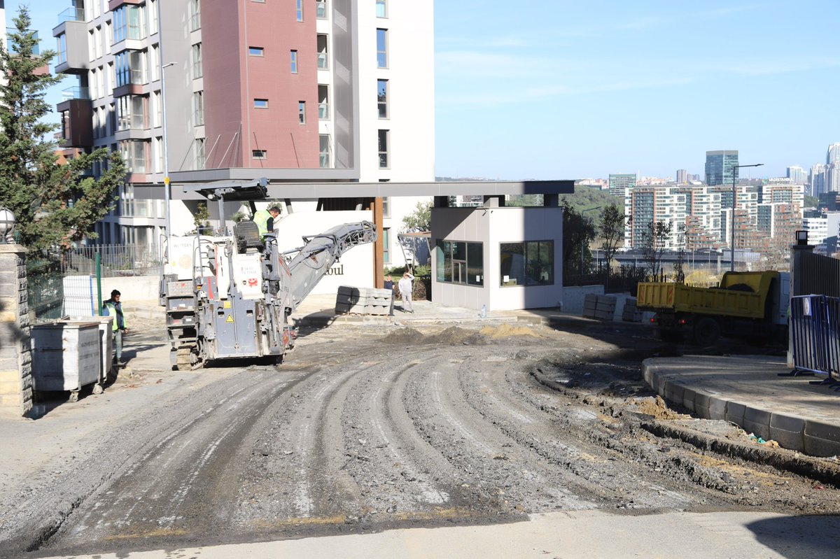 📍Hamidiye Mahallesi Halay Sokak

 Çevre düzenleme, yol bakım ve düzenleme çalışmaları gerçekleştiriyor; ulaşımı kolay hale getiriyoruz. 🚧🛣️