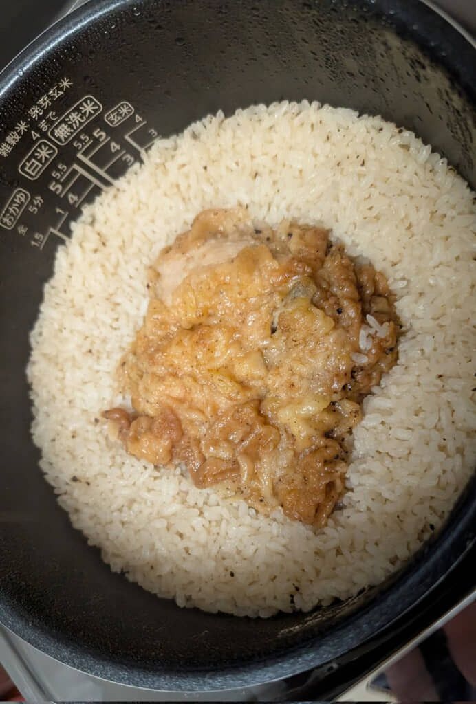 itm_nlab's tweet image. 「ケンタ炊き込みご飯」の衝撃に震えろ

ケンタッキーのチキン→ひと工夫するだけで……「お前の思ってる50倍旨いぞ」　2580万表示の“衝撃レシピ”に「まじ脳みそ爆散する」「天才か？」
nlab.itmedia.co.jp/cont/articles/…