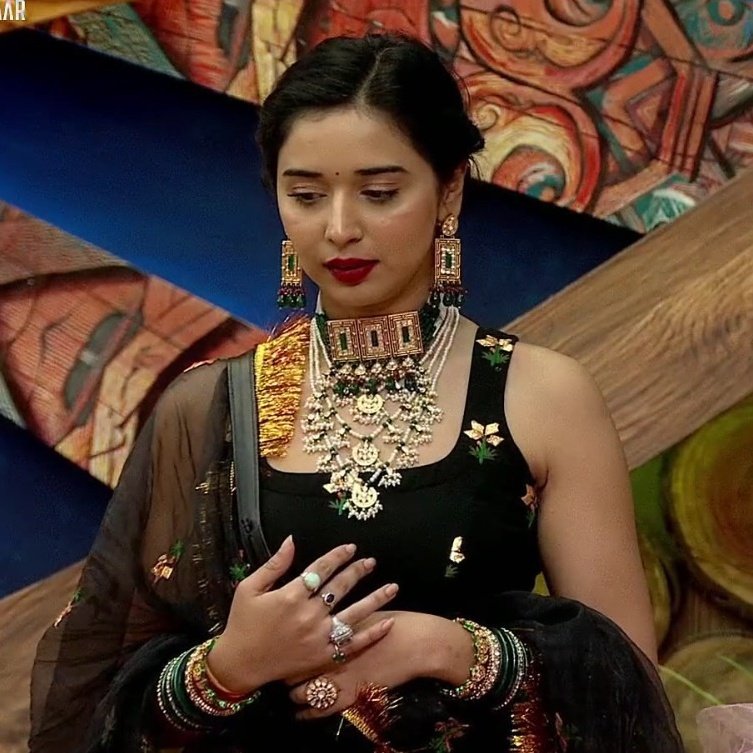 News_Xzone's tweet photo. Whom do you support?

LIKE               #GauravKhanna
RE-TWEET  #TanyaMittal

#BiggBoss19 #BB19 #BiggBoss  
#GauravIsTheBoss #Amaalians  
#TanyaIsTheBoss #Amaanya 
#KhannaKaKhaandaan #GKcults #TanyaKaParivar #AbhiHana 

Like ♥️                                    RT 🔁 https://t.co/T2HFe1tP0r