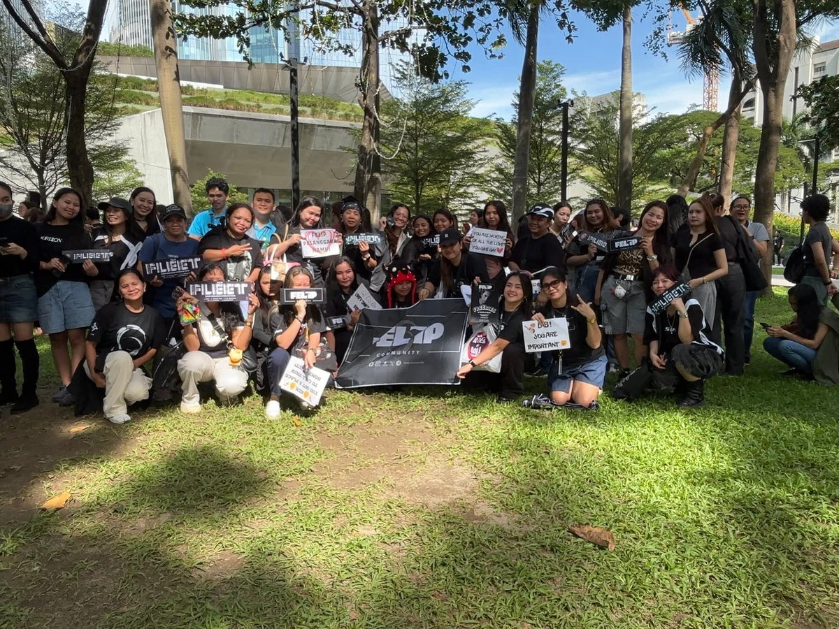 felipcommunity's tweet photo. We’re here @ We Play Here : The Final Act
at Ayala Triangle Gardens to support Felip and Stell. Always present, always loud, always proud! 🖤🔥
Let’s give our Admiral all the love and energy he deserves today. 🤟🏻

Disclaimer:
 fan-organized
#FelipCommunity https://t.co/WHsIRKME03