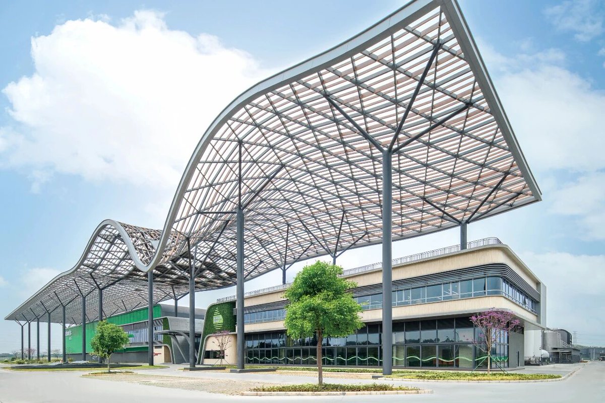 LWK_Partners's tweet image. 🌿 AS Watson Industries New Smart Factory

Designed to live with the climate, not fight it. This is climate-responsive architecture at its most intelligent and beautiful.
#ASWatsonSmartFactory 
#LWKandPARTNERS