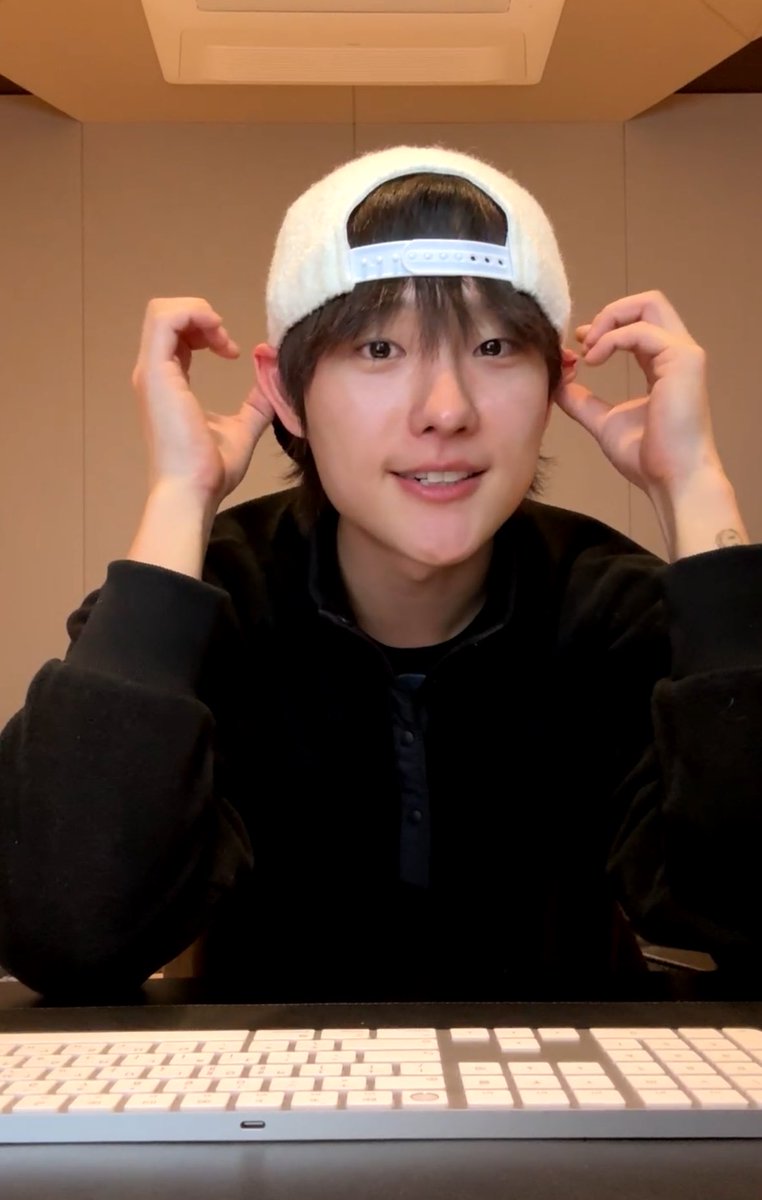 자기도 모루게 스포하고 머쓱했어 어뜨케 ㅋㅋㅋ
그래서 팬키트에 슬로건을 넣으셨겠다아...? 🤣