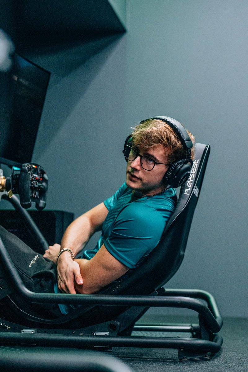 Happy birthday <a href="/DuncanHofland/">Duncan Hofland</a>!

A key part of our Aston Martin Aramco Esports team.

Enjoy your day, Duncan. 💚