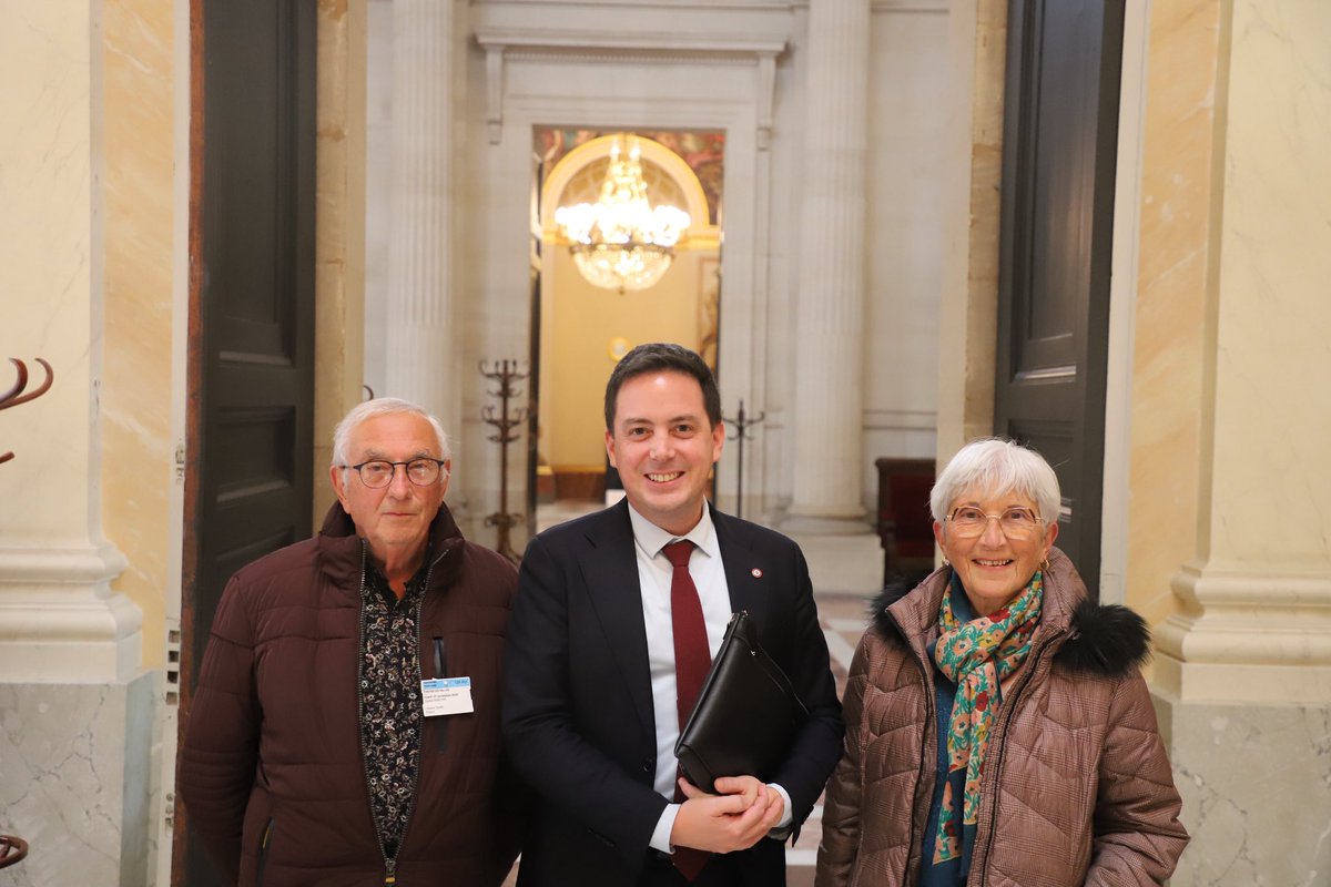 Heureux d’avoir accueilli hier à l’Assemblée nationale un couple de Fourquésiens et d’avoir pu leur faire découvrir ce haut lieu de notre République.

#DirectAN #Fourques #Circo3001