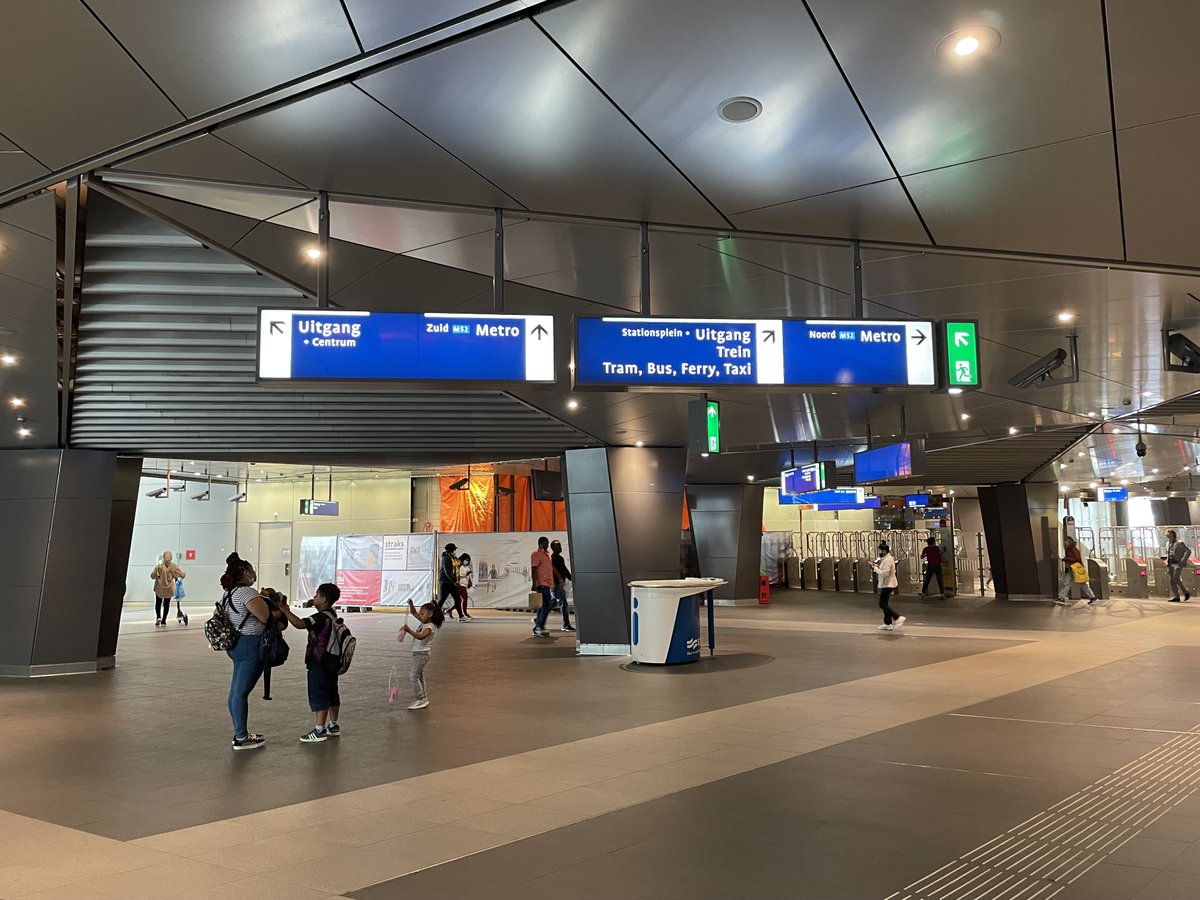 SDS_uk's tweet image. Find out how the wayfinding strategy for Amsterdam Metro was made more inclusive for all, at our 18 December talk by @mijksenaar Fenne Roefs bit.ly/SDS_Dec25

Tkts free for @SDS_uk members, otherwise £19pp

#wayfinding #navigation #transporthubs #signage #sdsTalks #seminar