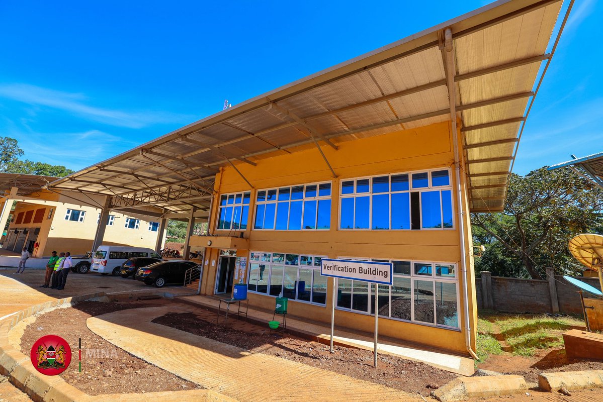 InteriorKE's tweet image. Principal Secretary for Internal Security, Dr. Raymond Omollo @ray_omollo leads the Border Control and Operations Coordination Committee (BCOCC) on a site visit of the new Kenya🇰🇪 - Uganda🇺🇬 Suam One Stop Border Post in Trans Nzoia county to assess its readiness ahead of official…