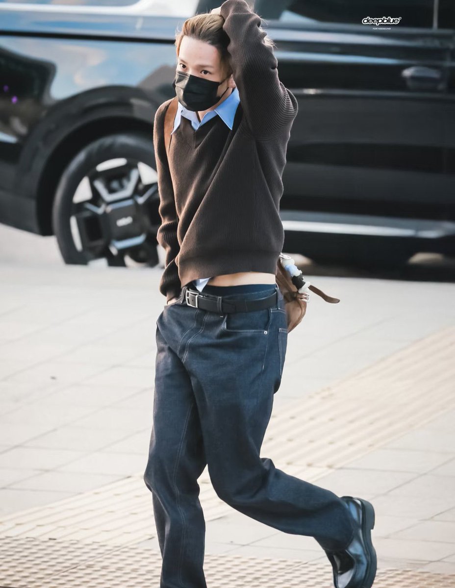 myheebie's tweet image. heeseung’s recent outfits are very much giving english university professor and it’s making me sick…