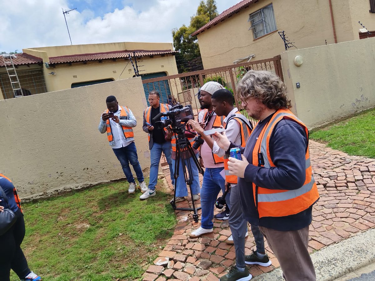 JHBWater's tweet image. We’re out with the media, giving them a closer look at how Johannesburg Water’s Leak Detection Programme works.  #JohannesburgWater #WDM #LeakDetection #MediaTour