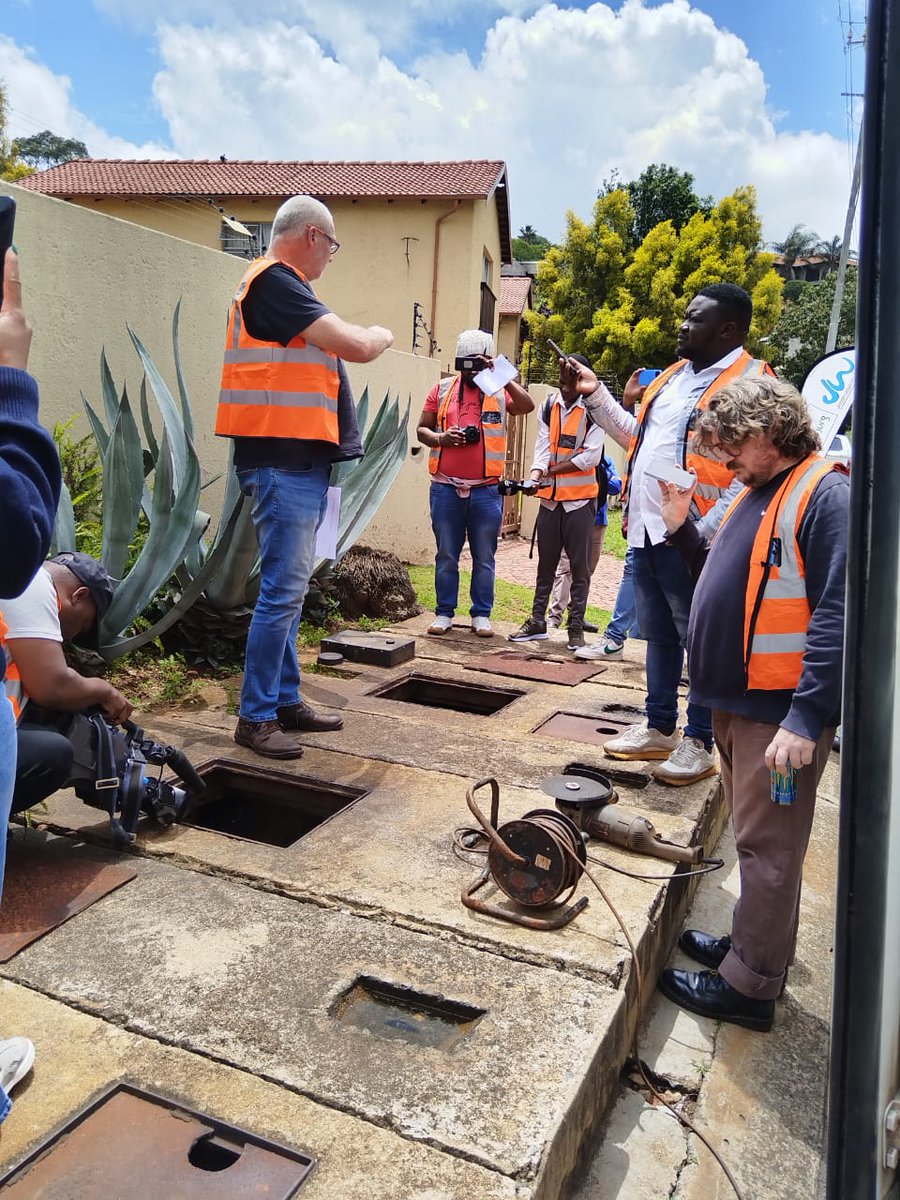 JHBWater's tweet image. We’re out with the media, giving them a closer look at how Johannesburg Water’s Leak Detection Programme works.  #JohannesburgWater #WDM #LeakDetection #MediaTour