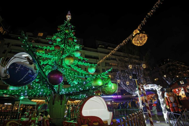 Le 𝑴𝒂𝒓𝒄𝒉𝒆́ 𝒅𝒆 𝑵𝒐𝒆̈𝒍 de #BoulogneBillancourt est 𝐨𝐮𝐯𝐞𝐫𝐭 ! 
📍RDV sur la Grand Place 
📅Jusqu'au 24 décembre 🎅
En savoir plus : tinyurl.com/3n23bcr6