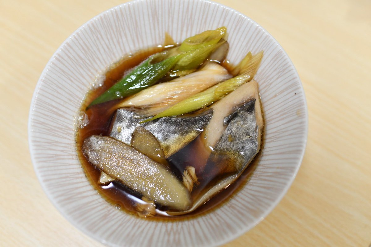 YUMEUMI27's tweet image. 水産業者から…お知らせです…

サワラが…サワラが最高の時期になりました…

サワラは…魚へんに春と書きますが…

脂がのり…一番美味しいのは…晩秋から冬にかけてなんです…

いまは…いい魚体のものが多く…

比較的安いので…西京焼きや…タタキにどうぞ…