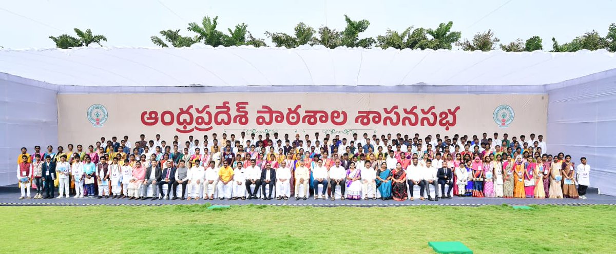 itdprudramkota's tweet image. #ConstitutionDay సందర్బంగా విద్యార్థిని/విద్యార్థుల చేత మాక్ అసెంబ్లీ కార్యక్రమం నిర్వహించటం అద్భుతం... పిల్లలు కూడా నిజమైన ప్రజాప్రతినిధులు లాగా చక్కగా వ్యవహరించారు...
@ncbn
@naralokesh
@AyyannaPatruduC గారికి ధన్యవాదాలు.
#MockAssemblyInAP 
#iTDPForTDP 
#HOPE0138