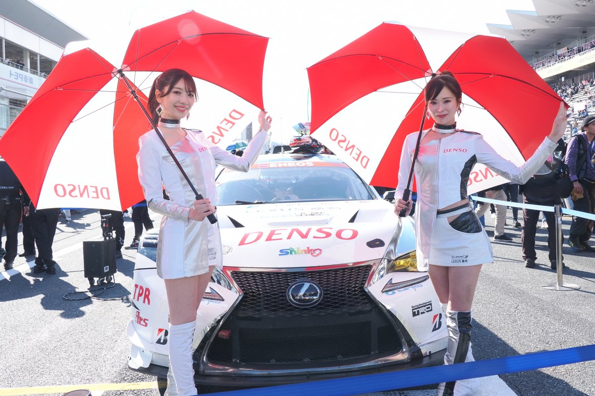 yamachan415's tweet image. 2025.11.16 スーパー耐久Rd.7 富士 
決勝日 スタート進行 
認めたくないが、このペアで撮れる最後のグリッド😭
（他の写真もアップします）

#新谷桐子 (@touko19931122) さん 
#桐生もえこ (@mamimumemoepii) さん 

#apr 
#LEXUS 
#DENSO